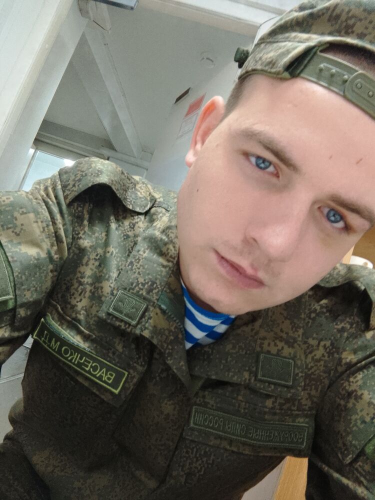  46567369  , 27 ,    