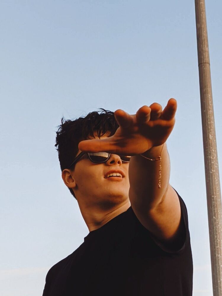  37055189  , 21 ,    -