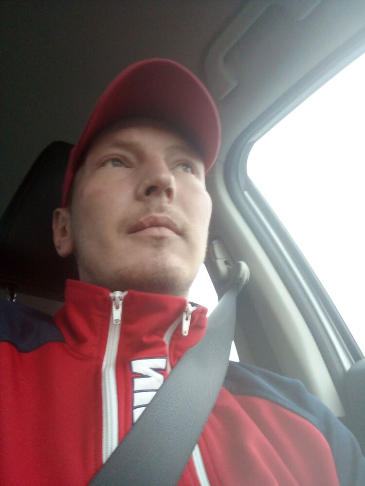  34975089  Andrei, 31 ,    