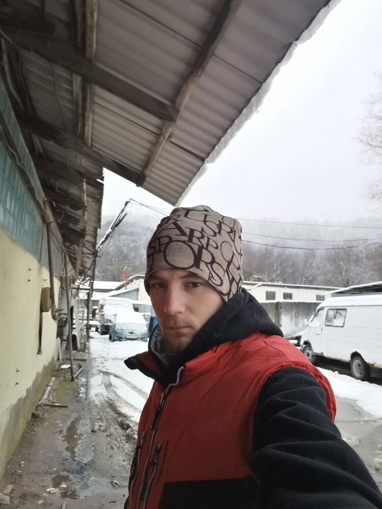  ,   Nero, 32 ,   