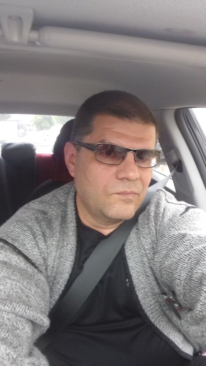  18404589  Andrei, 52 ,    