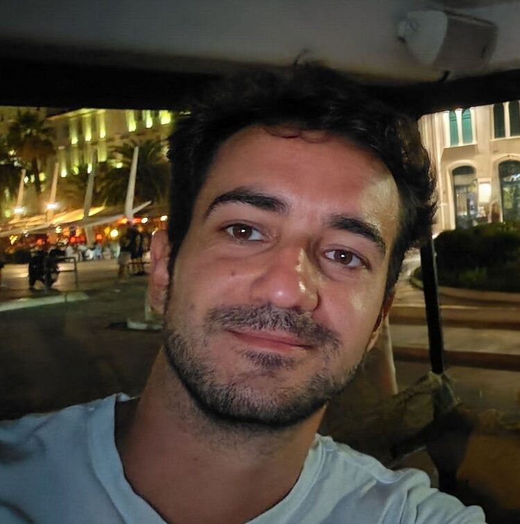  53903569  Aleksa, 29 ,    