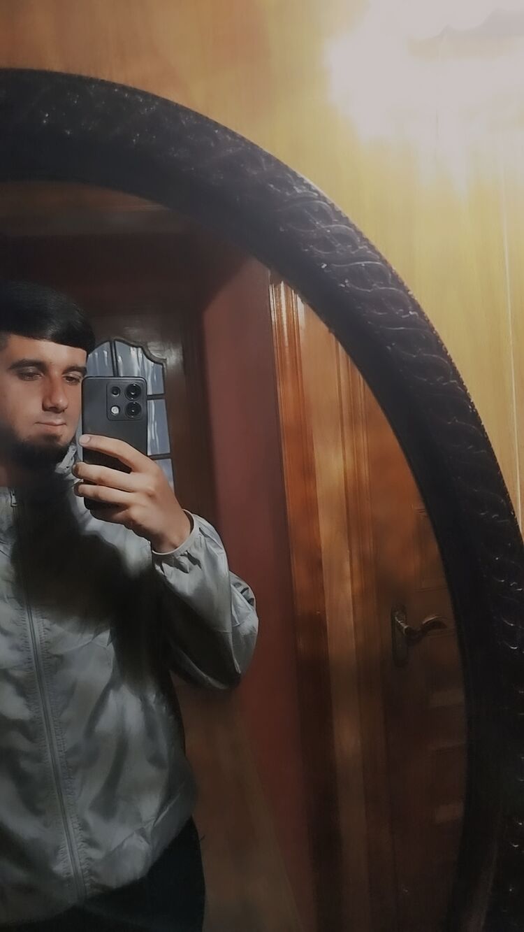  52602679  Adam, 24 ,    