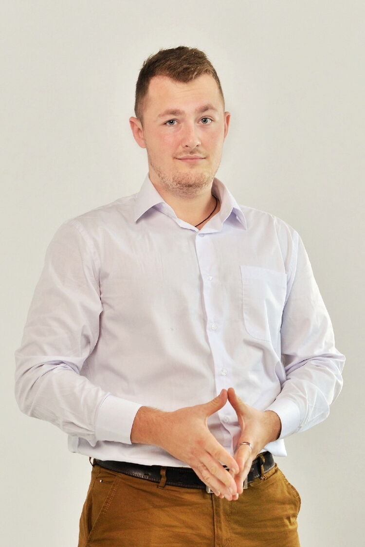  ,   Peter, 32 ,   ,   , c 