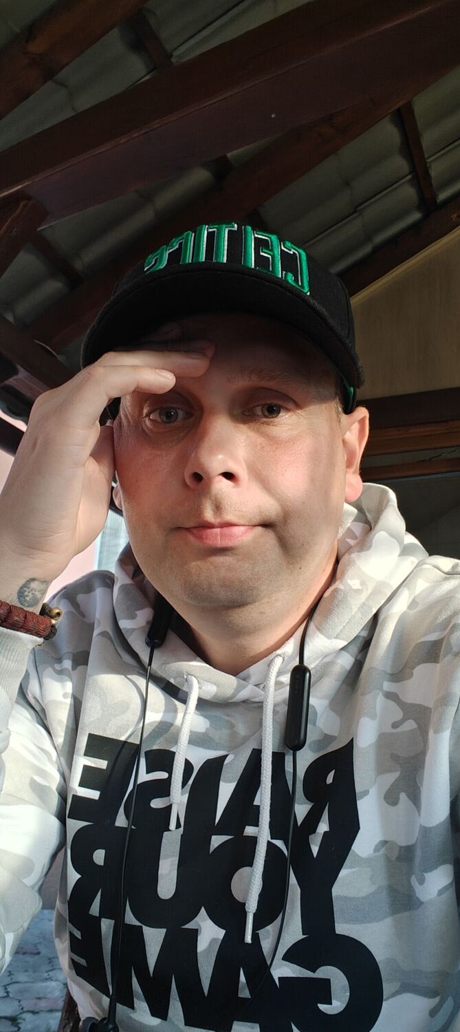  43701189  Erik, 34 ,    