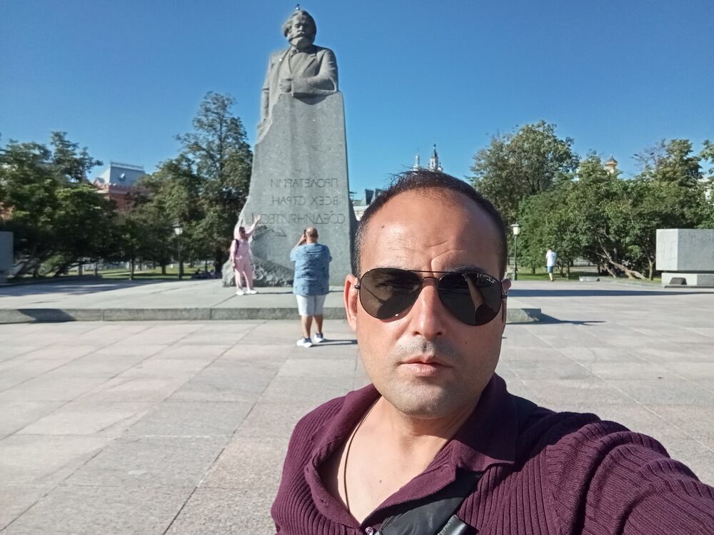  48331919  Salih, 43 ,    