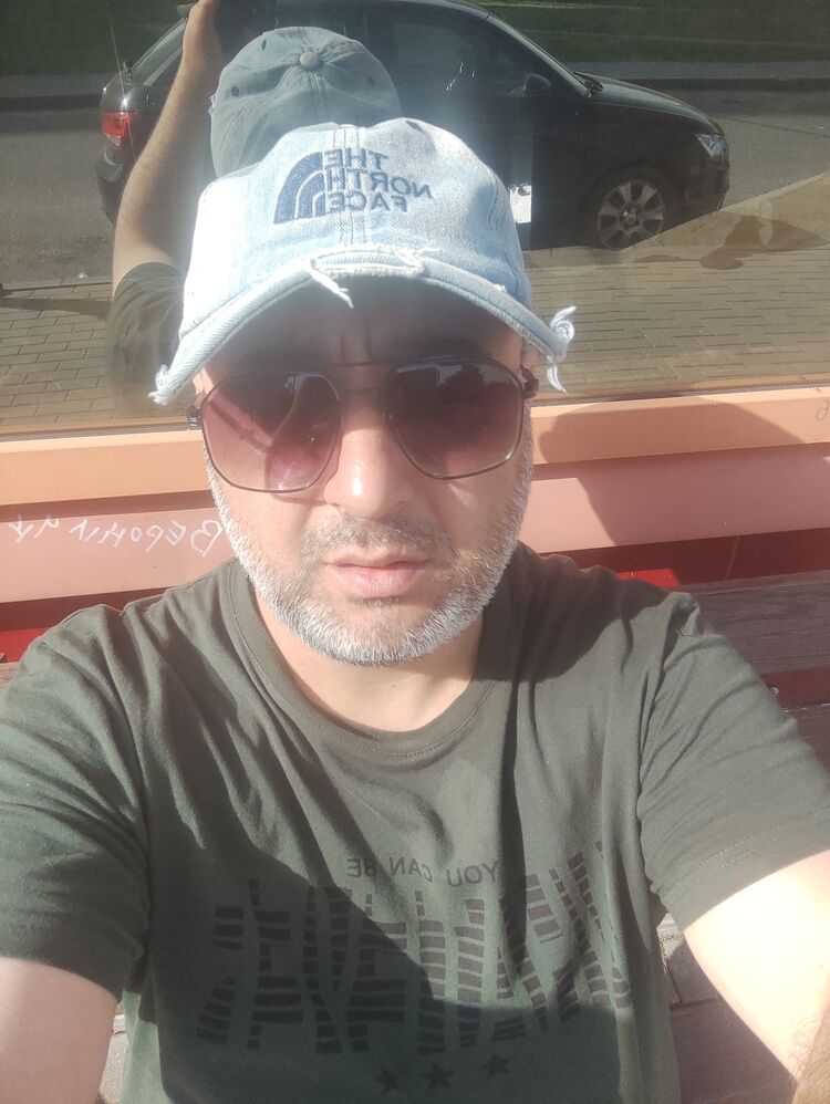  54261169  Zurab, 37 ,    