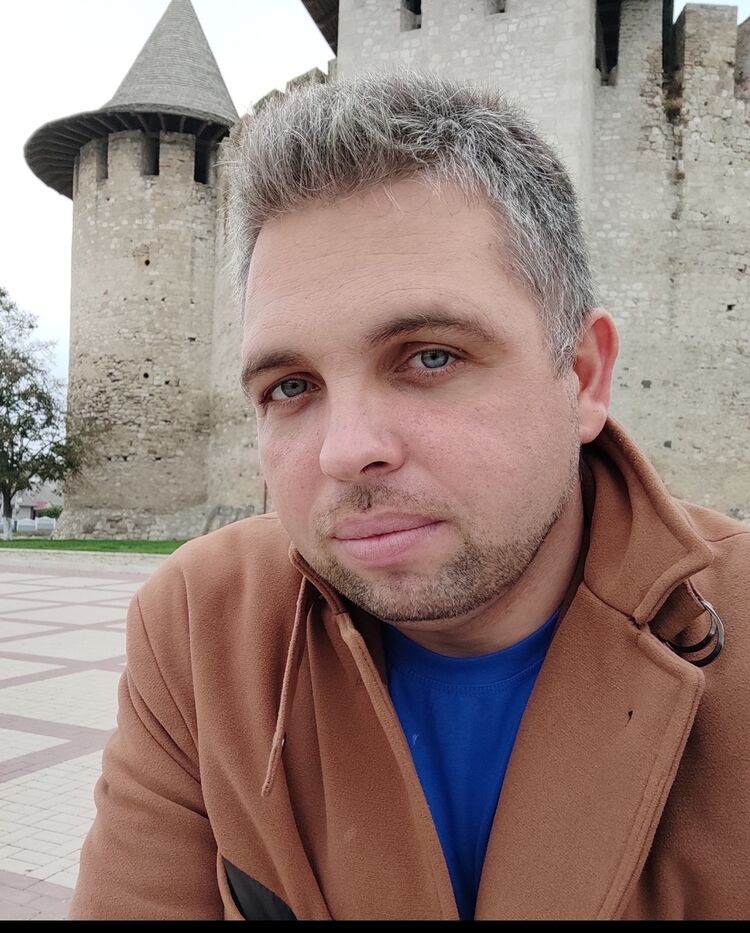  46775439  Viktor, 38 ,    