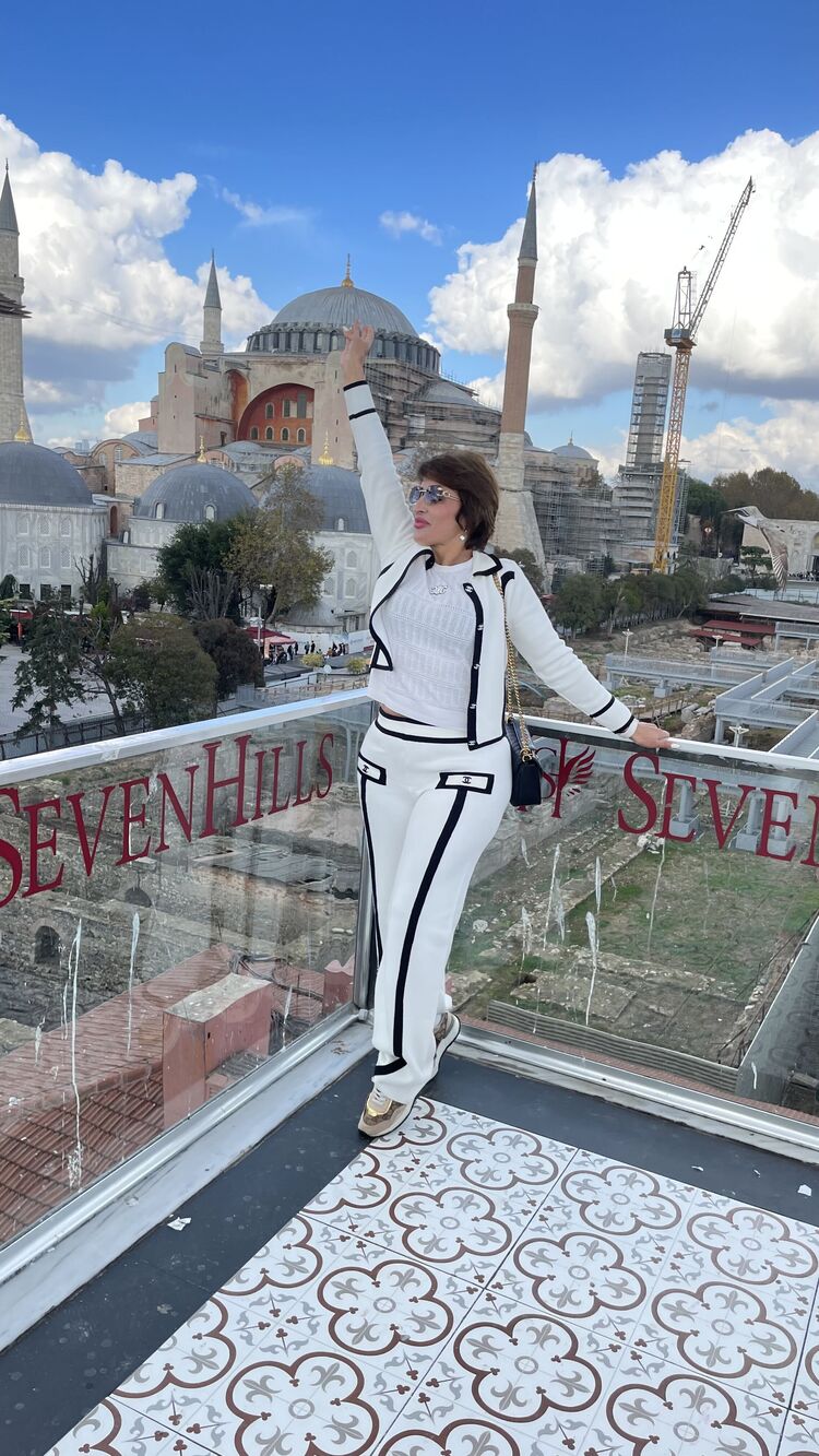  54536179  Mila, 40 ,    