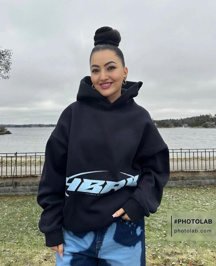  ,   Elena, 37 ,   ,   