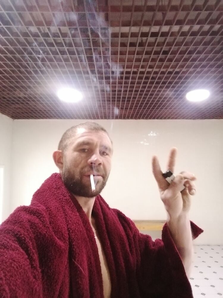  42759759  , 37 ,    