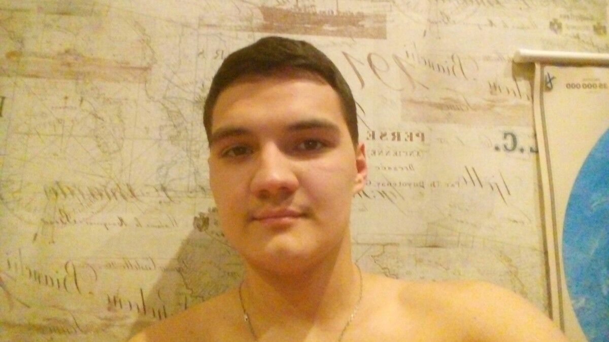  9847919  Artur, 27 ,    