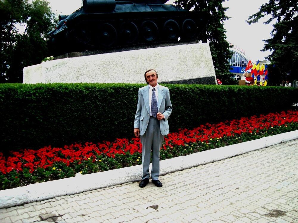  ,   Oleg, 60 ,   ,   , c 