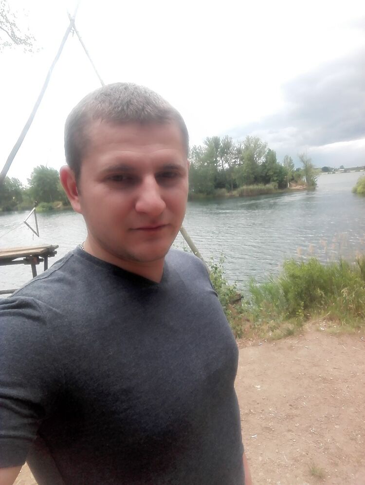  ,   Yirii, 32 ,   ,   , c 
