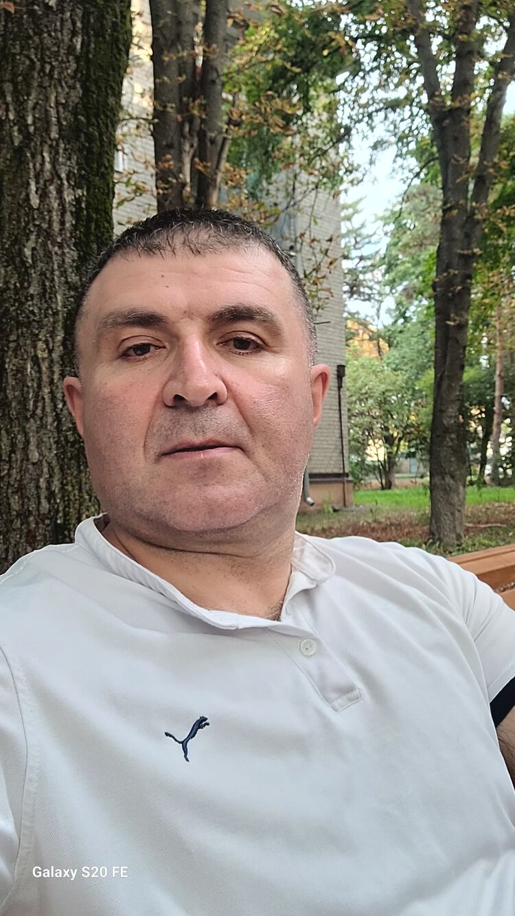  46047799  Oskar, 46 ,    