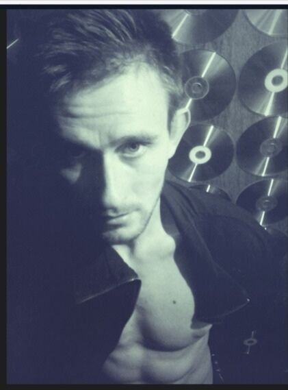  54476009  Dark Horse, 34 ,    -