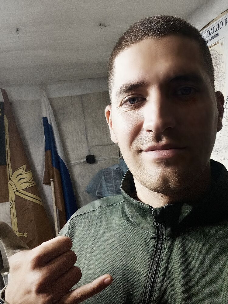  46630879  , 32 ,    