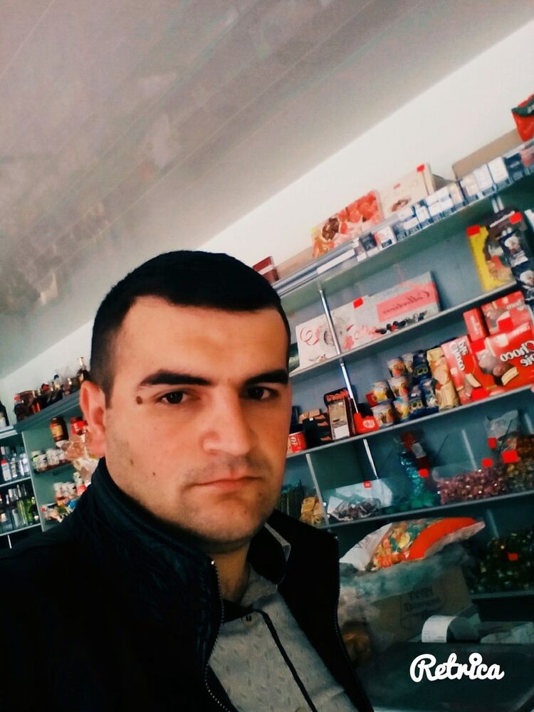  ,   Alex, 31 ,   