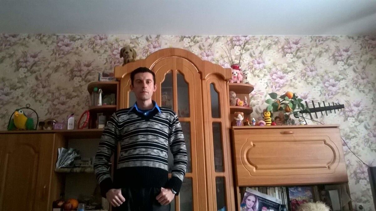  19515559  Dmitri, 32 ,    