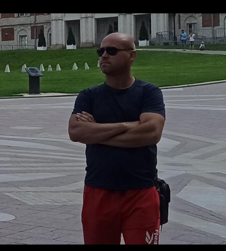  53762189  Oleg, 46 ,    