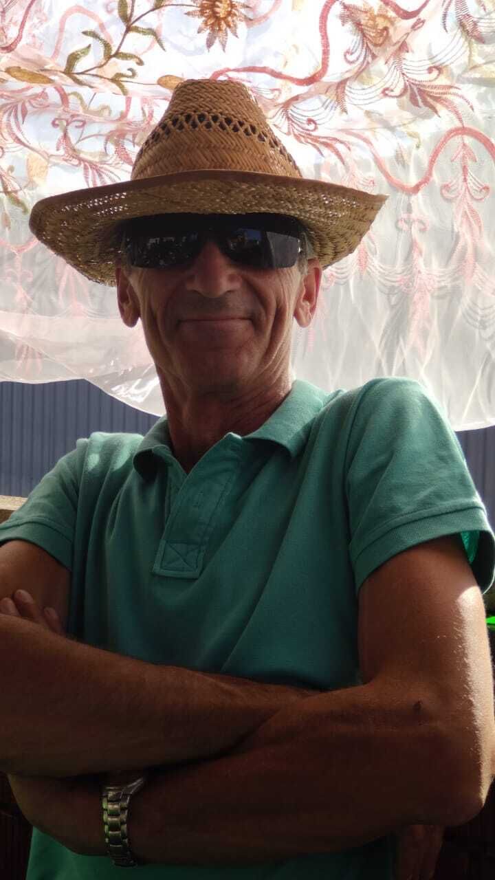  ,   Artem, 47 ,   c 