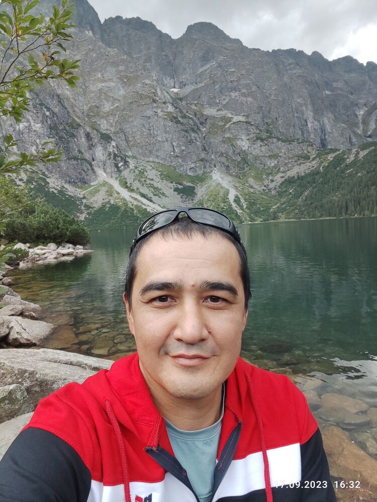  38098989  Hayotbek, 42 ,    