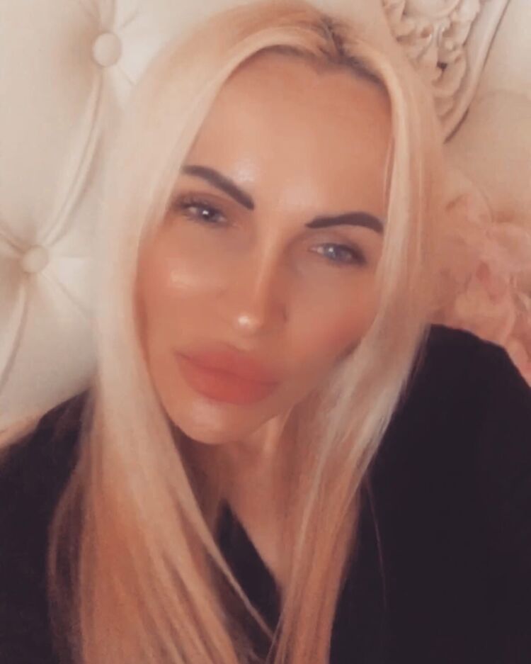  36424839  Yana, 39 ,    