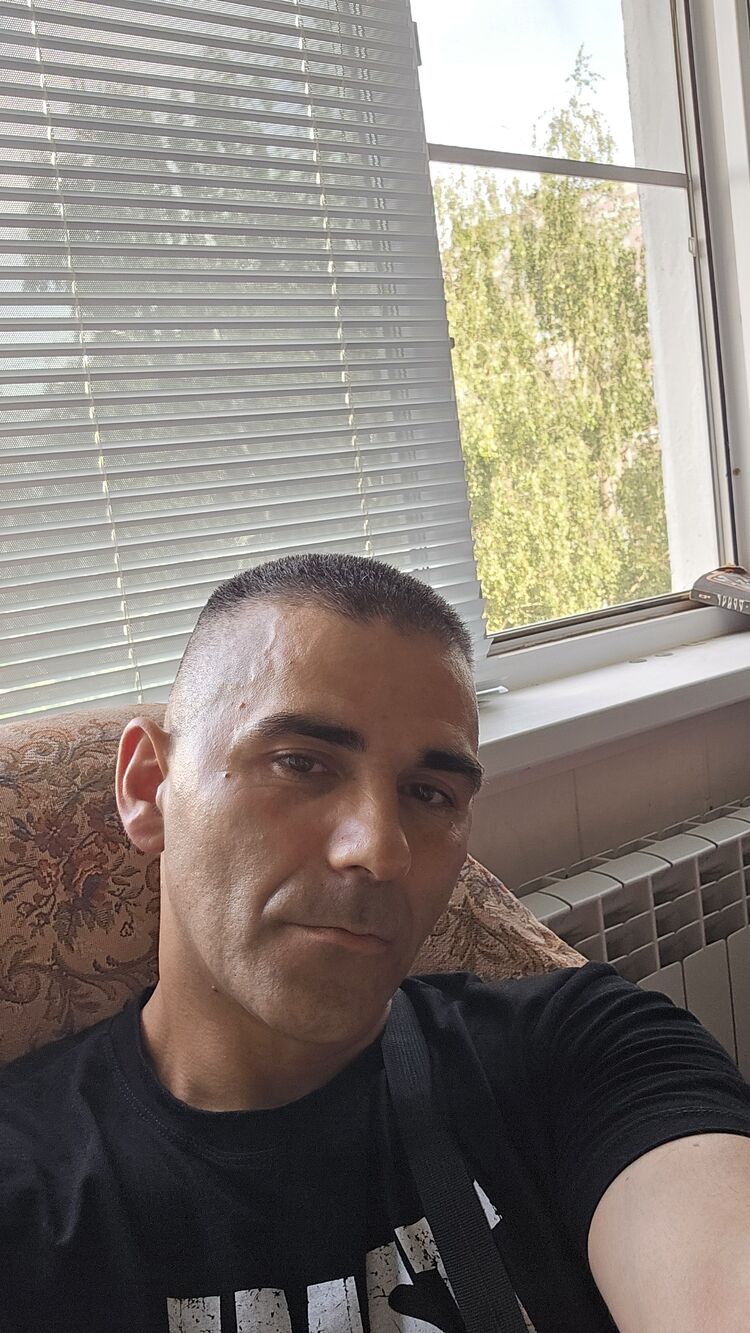  44343519  Djordje, 43 ,    