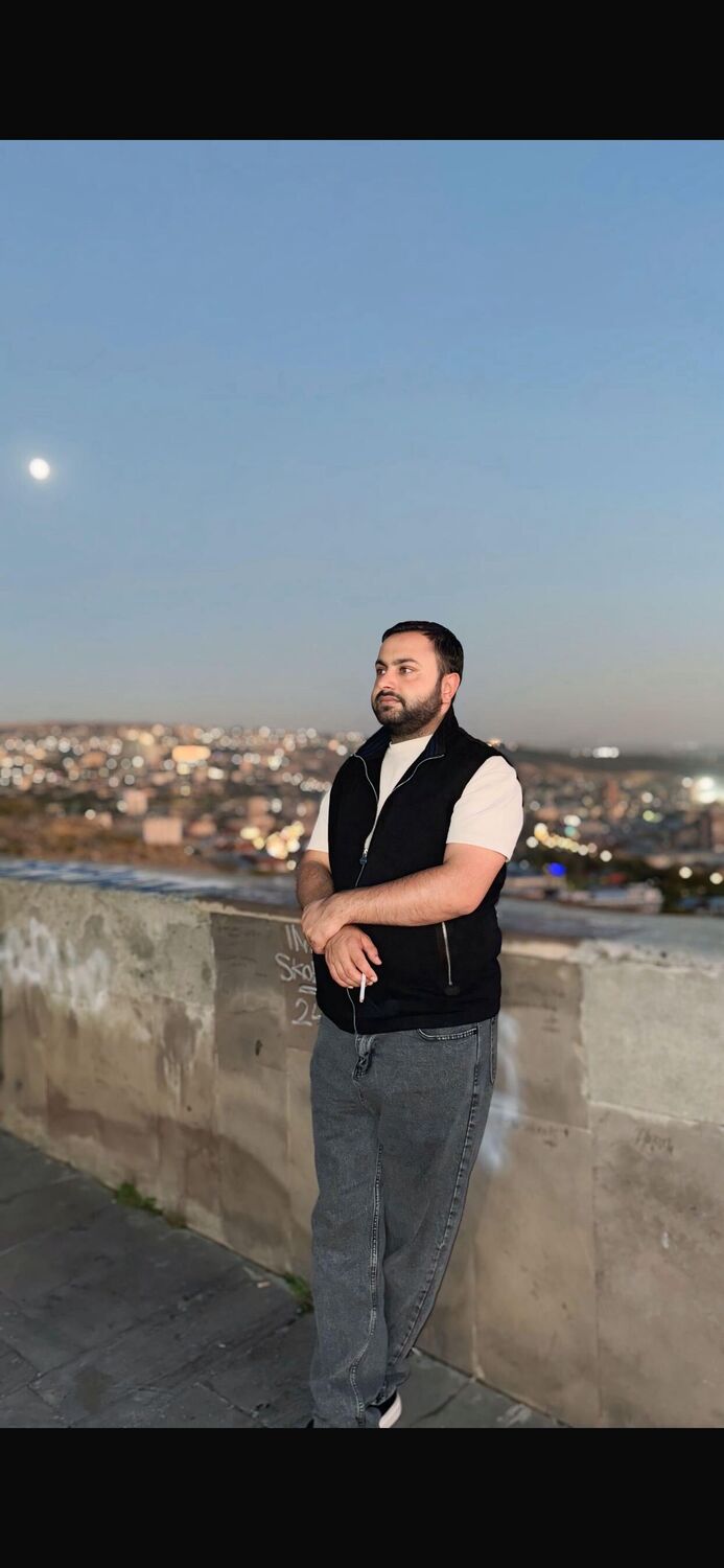  53862509  Narek, 33 ,    