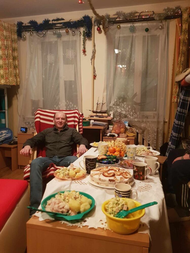  43229999  Aleksandr, 44 ,    