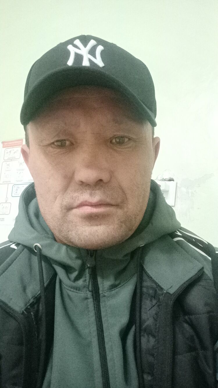  47529449  Jumabek, 44 ,    