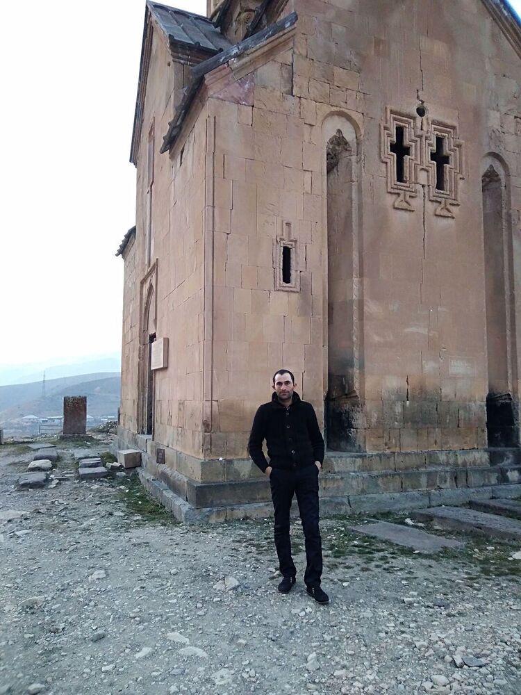  ,   Arman, 40 ,   ,   