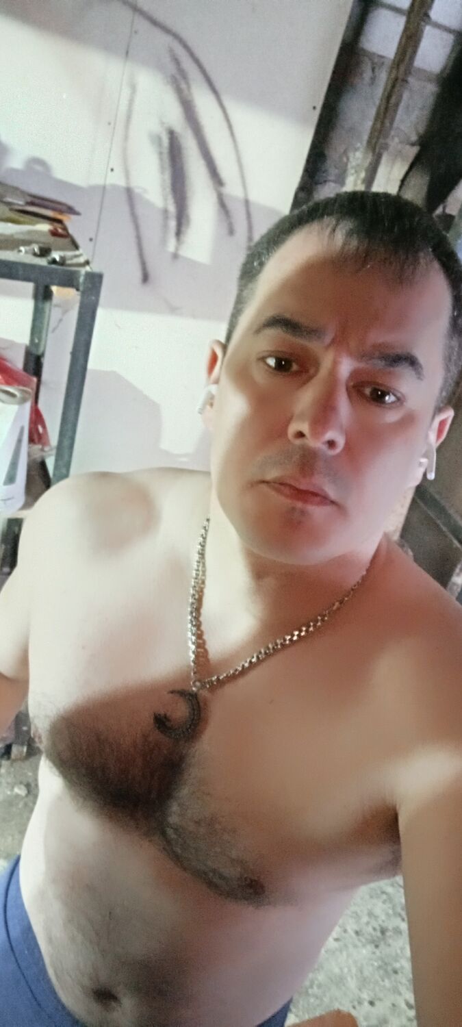  42436709  Tahir, 40 ,    