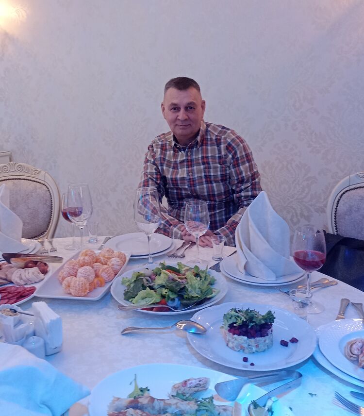  40224959  Andrey, 55 ,    