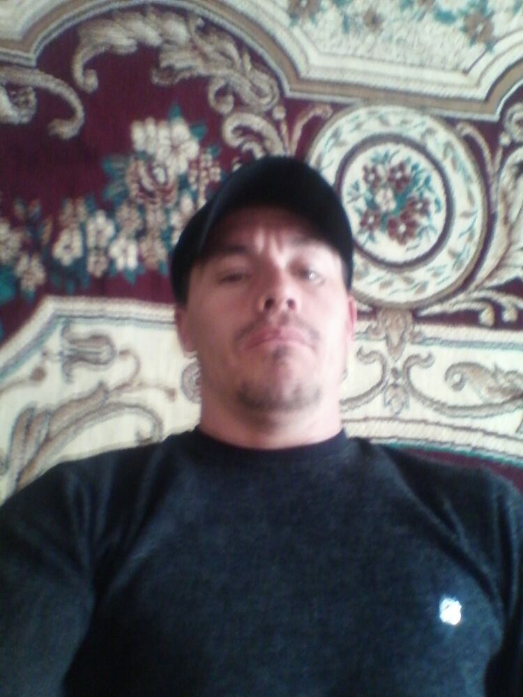  15688109  Artur, 39 ,    