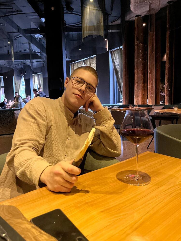  51492429  Vladimir, 20 ,    