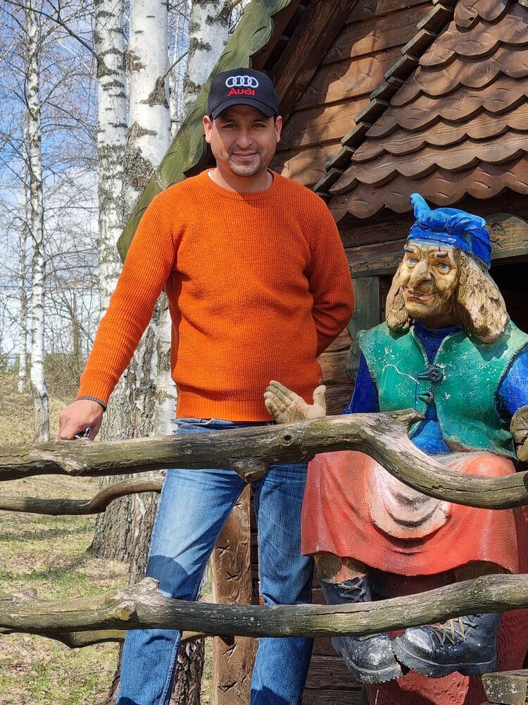  30623579  Makc, 29 ,    