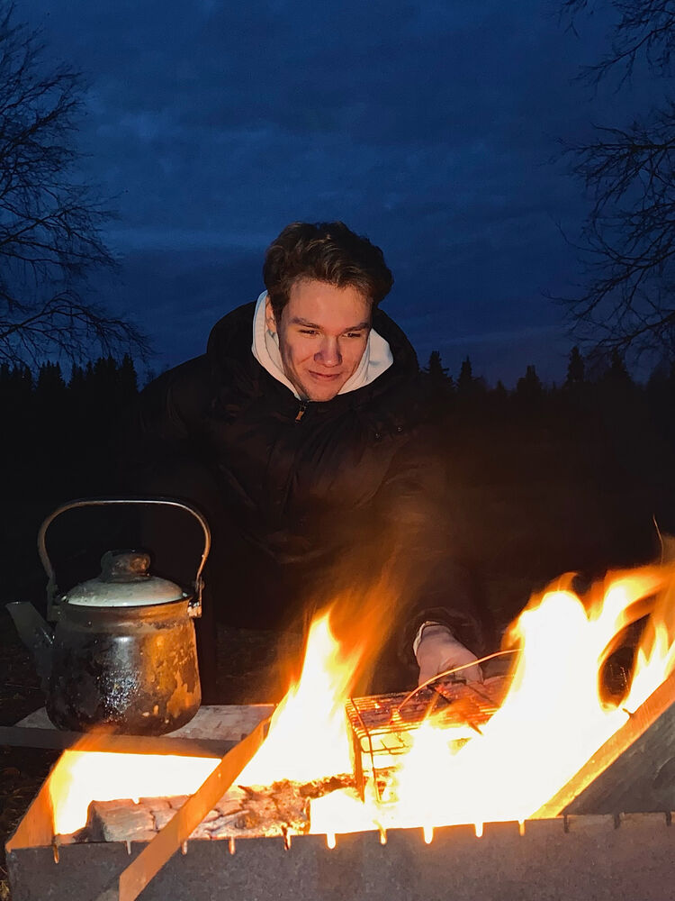  27598339  , 24 ,    -