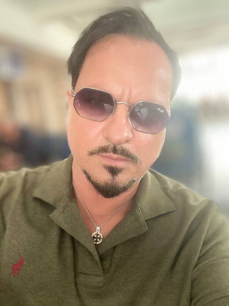  42342859  Angelo, 37 ,    -