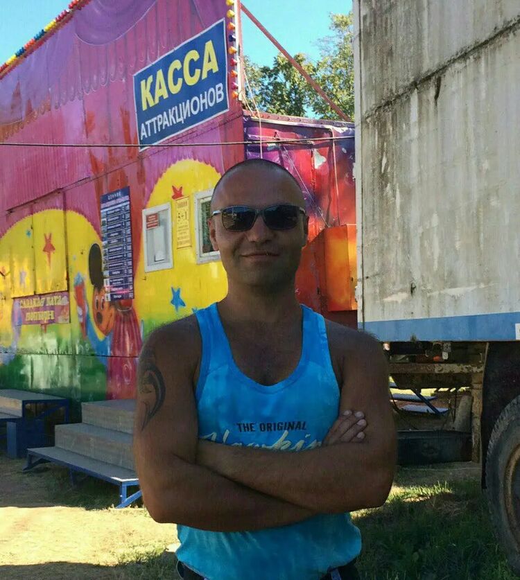  31037309  Artem, 45 ,    