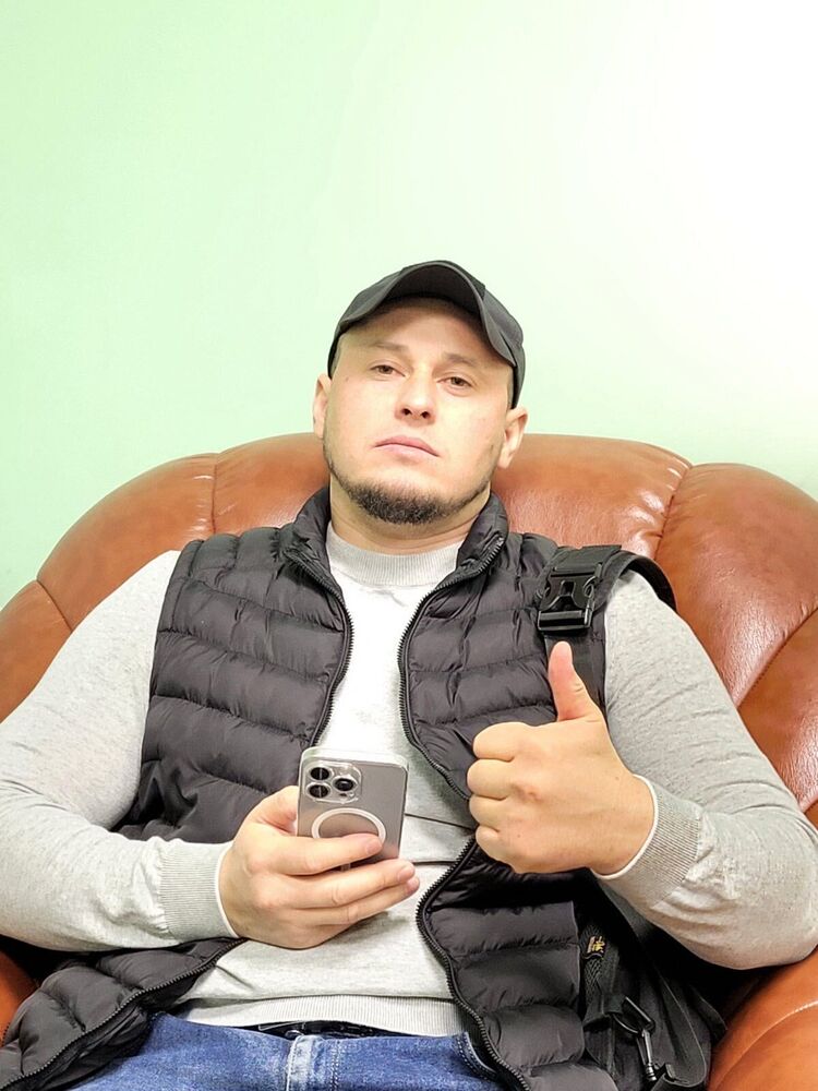  48827939  Viktor, 33 ,    