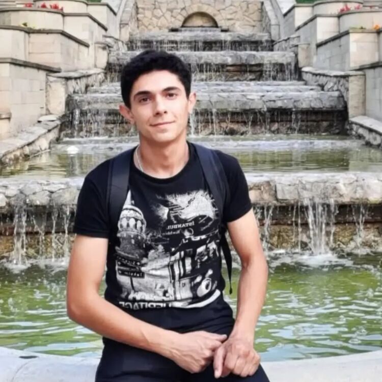  54744949  Denis, 29 ,    