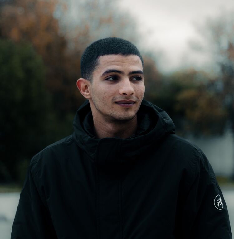  48301829  Hama, 24 ,    