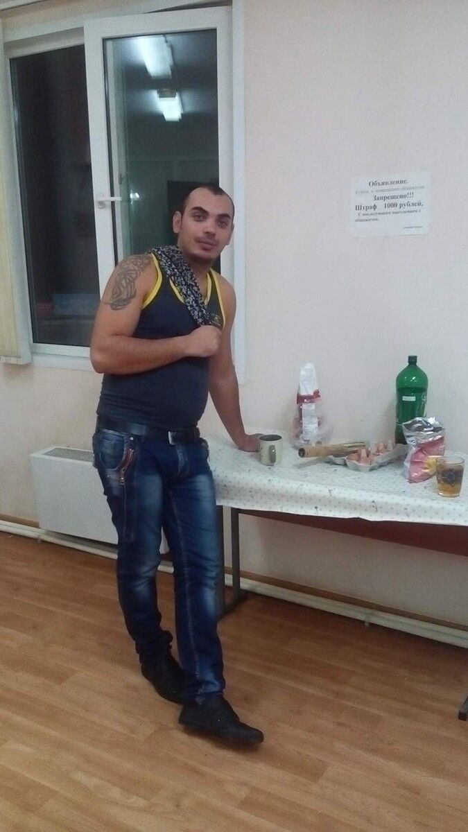  7843049  Artur, 35 ,    