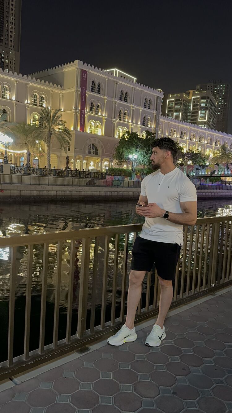  ,   Adel, 29 ,   ,   