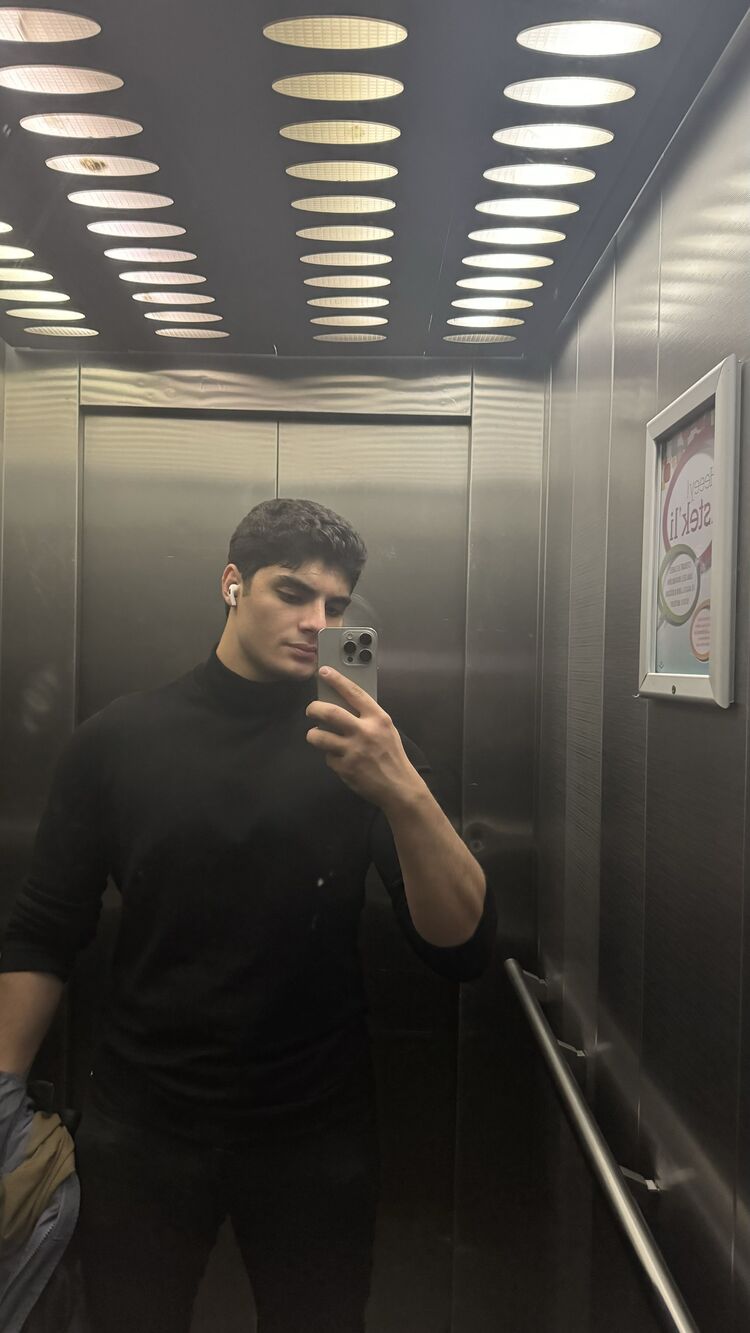  43710099  afarov, 22 ,    