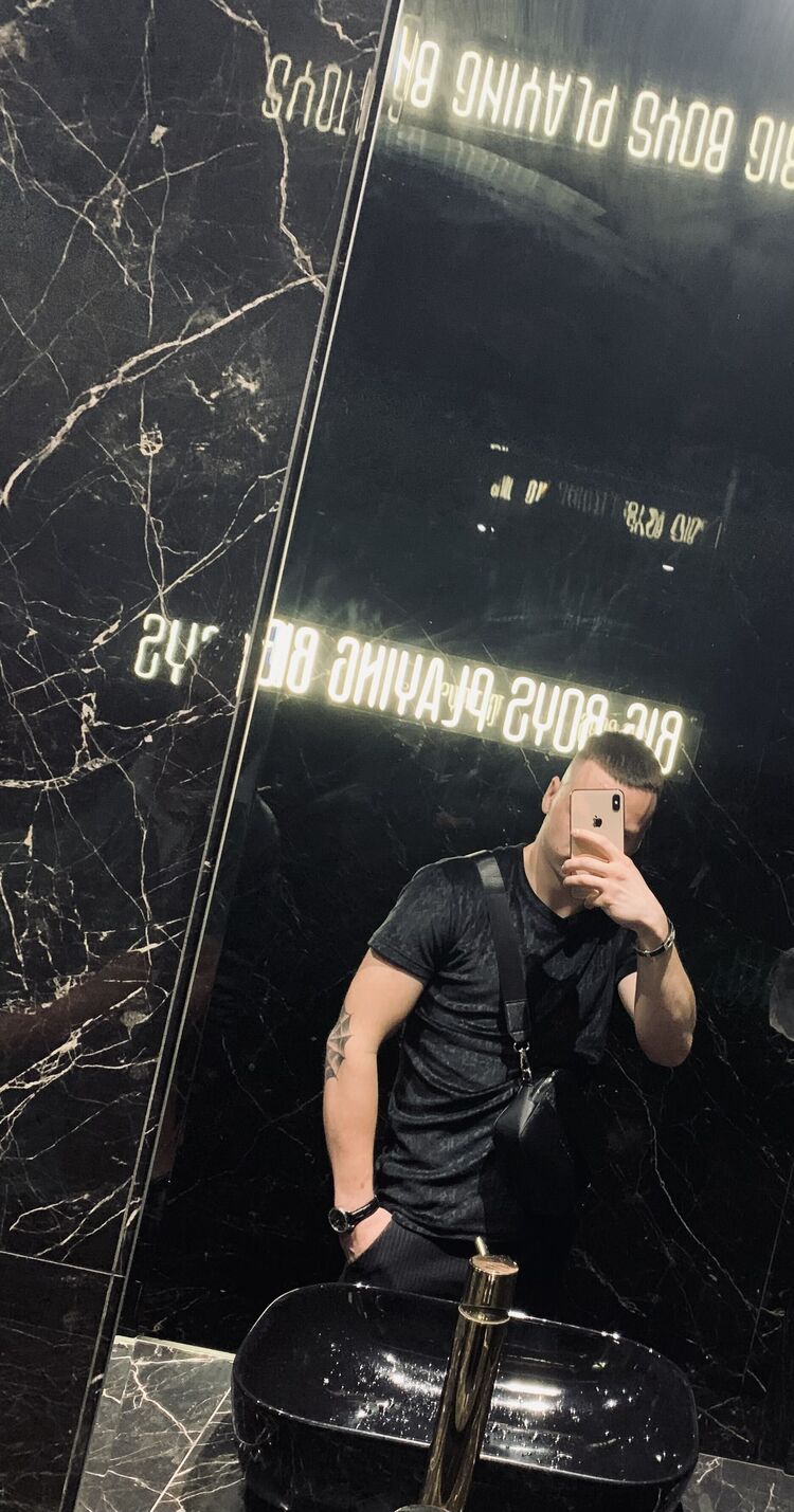  39032829  Maksim, 21 ,    
