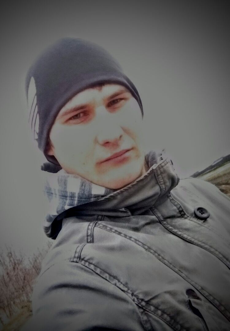  21942049  Victor, 30 ,    