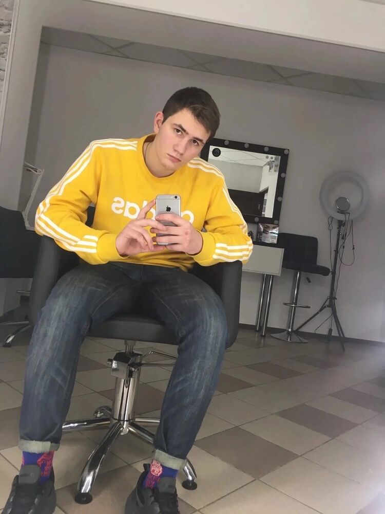  38818859  Denis, 23 ,    