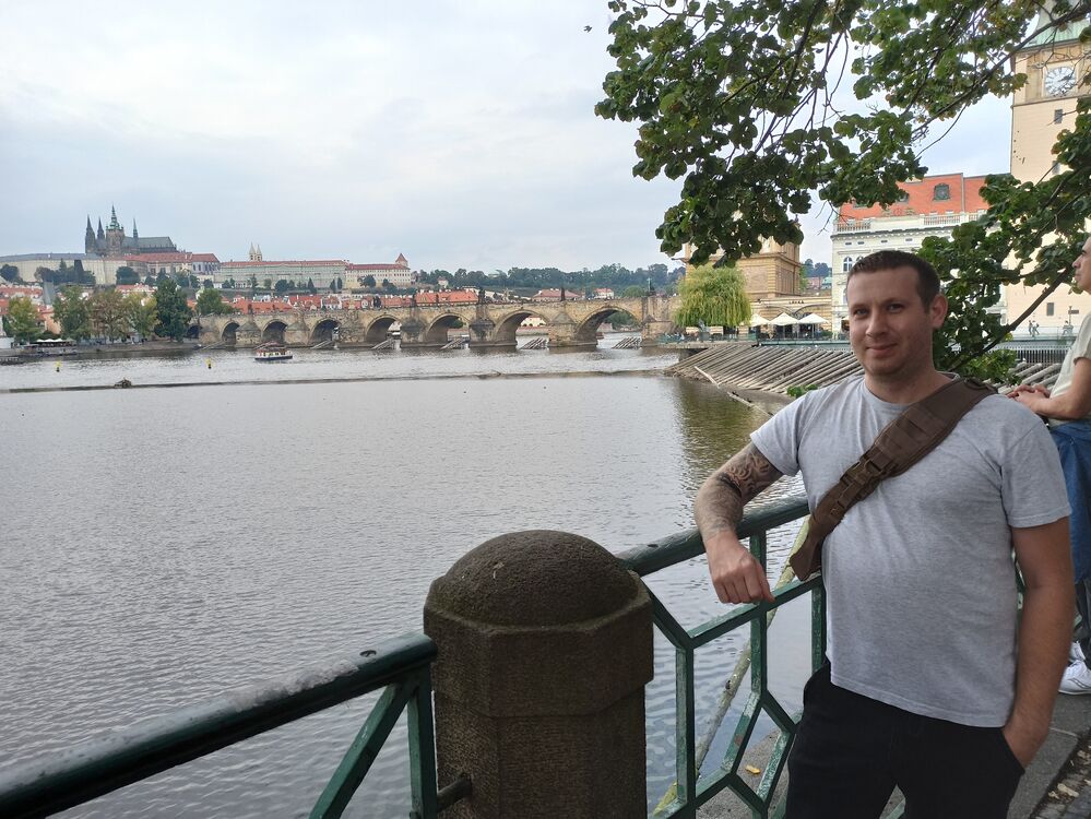  24083999  Artem, 35 ,    Praha